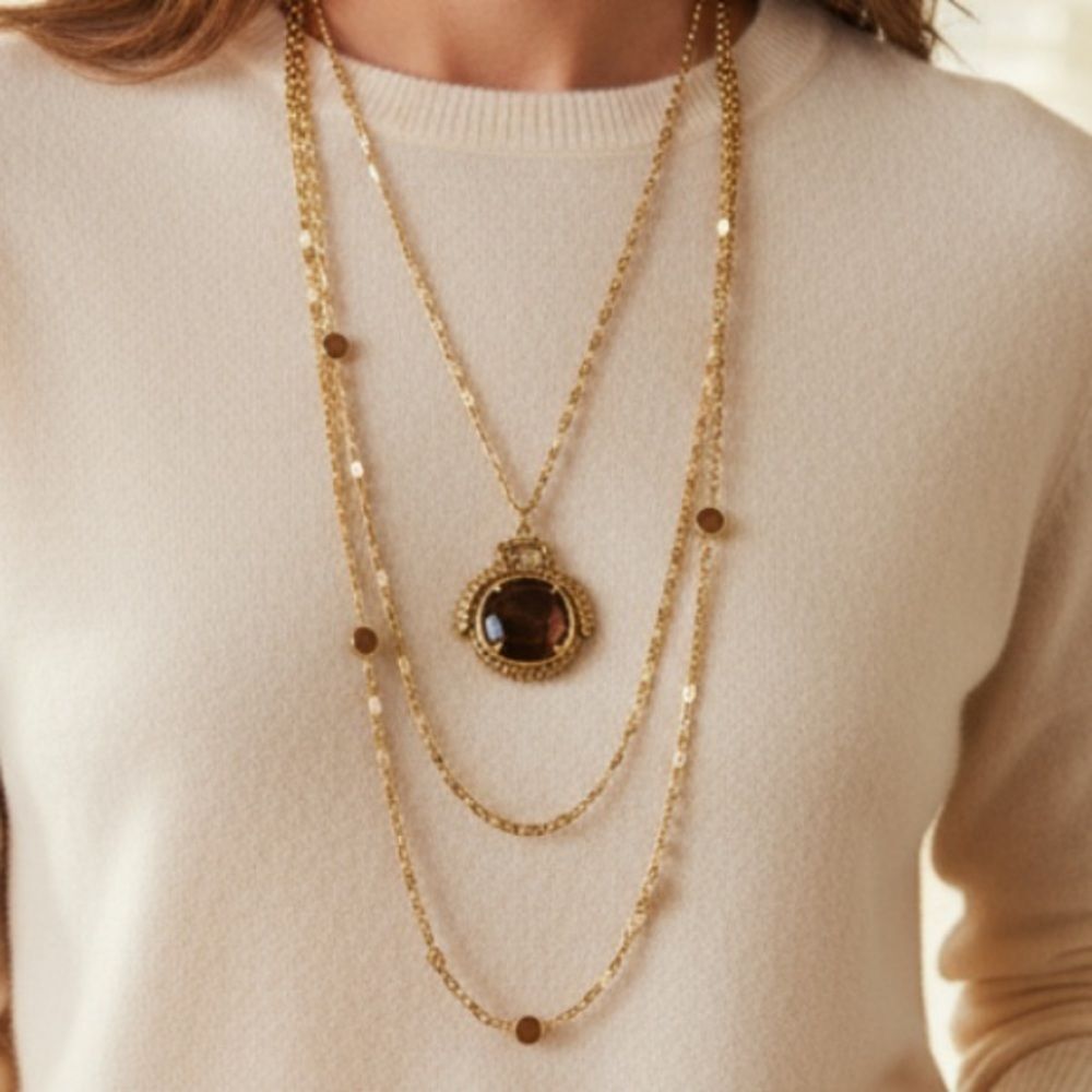 Vintage Elegant Gold Tone Necklace with Gemstone Spinner